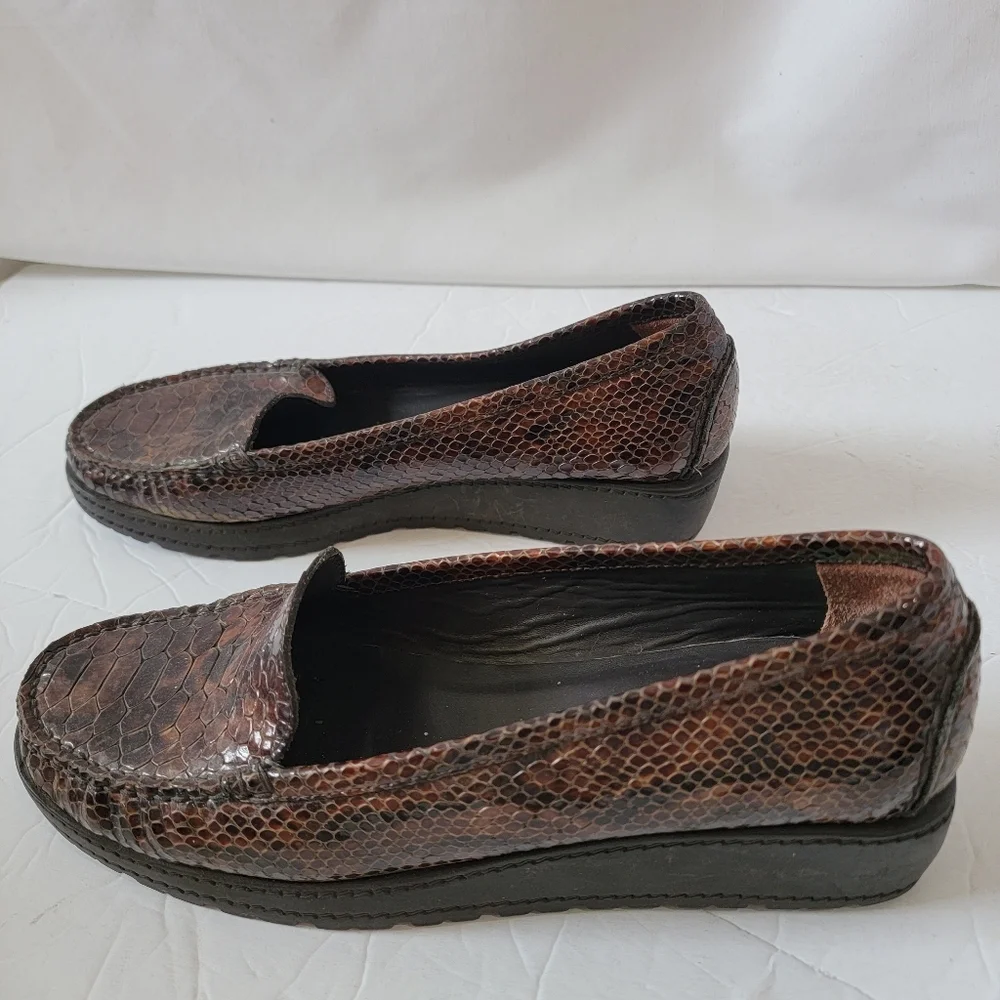 Stuart Weitzman Payson Loafers Sz 9 Brown Leather Snakeskin Old Money Luxury
